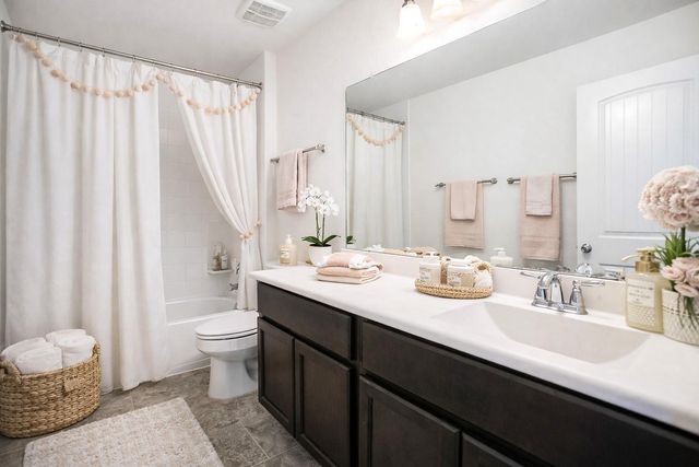 166 Meadow Grove Drive, Conroe, TX 77384