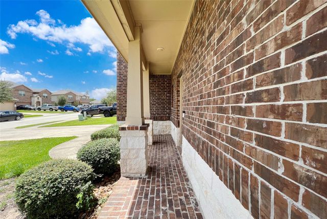 166 Meadow Grove Drive, Conroe, TX 77384