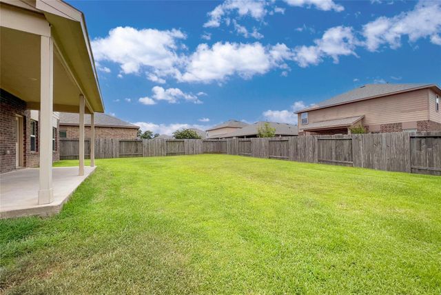 166 Meadow Grove Drive, Conroe, TX 77384