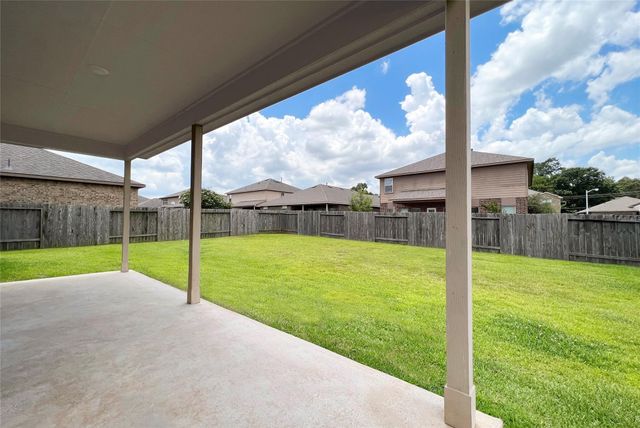 166 Meadow Grove Drive, Conroe, TX 77384