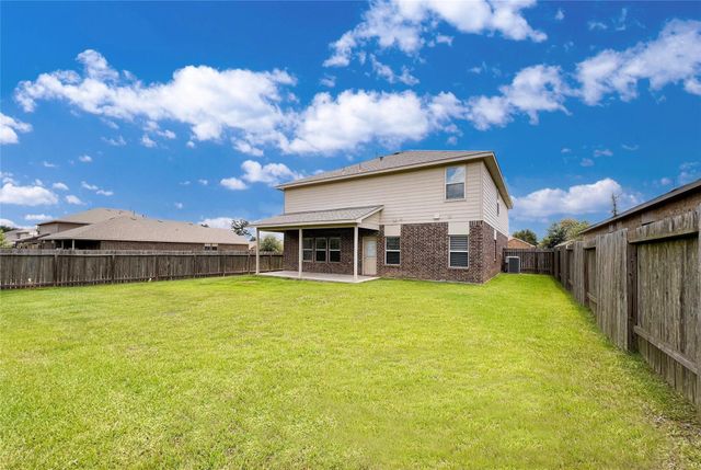 166 Meadow Grove Drive, Conroe, TX 77384