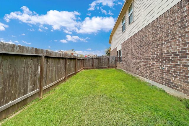 166 Meadow Grove Drive, Conroe, TX 77384