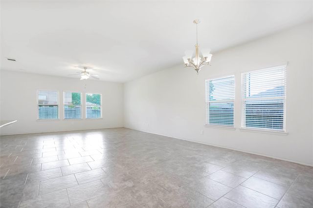 166 Meadow Grove Drive, Conroe, TX 77384