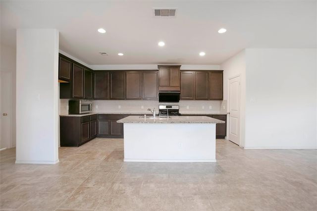 166 Meadow Grove Drive, Conroe, TX 77384