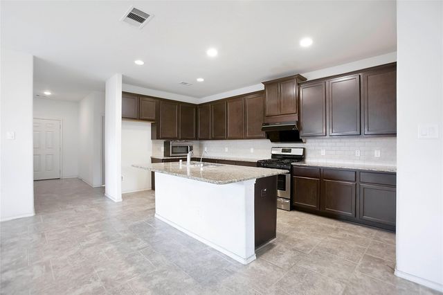 166 Meadow Grove Drive, Conroe, TX 77384