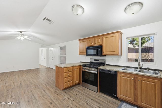 8427 W GLENDALE Avenue 88, Glendale, AZ 85305