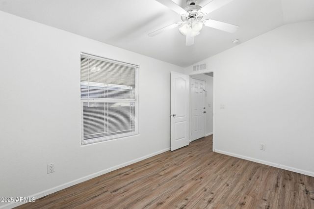 8427 W GLENDALE Avenue 88, Glendale, AZ 85305