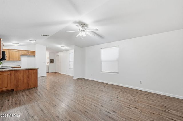 8427 W GLENDALE Avenue 88, Glendale, AZ 85305