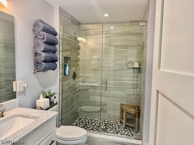 225 5th AVE S 103, Naples, FL 34102