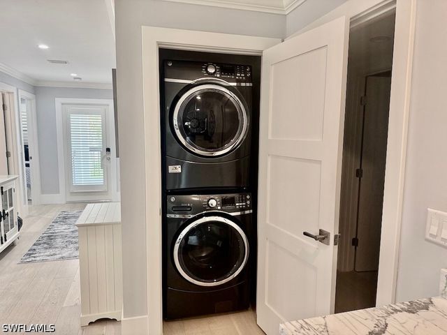 225 5th AVE S 103, Naples, FL 34102
