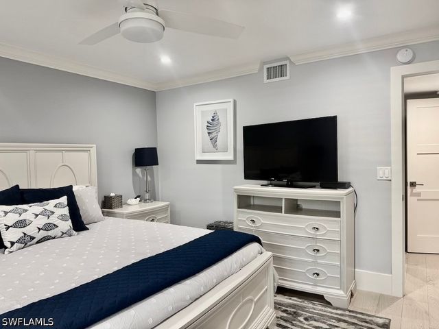 225 5th AVE S 103, Naples, FL 34102