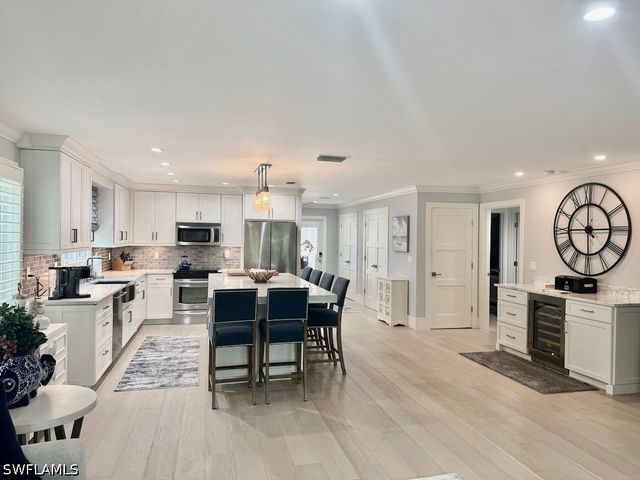 225 5th AVE S 103, Naples, FL 34102