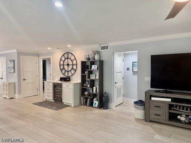 225 5th AVE S 103, Naples, FL 34102