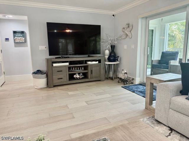 225 5th AVE S 103, Naples, FL 34102
