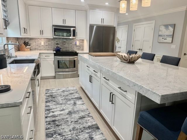 225 5th AVE S 103, Naples, FL 34102