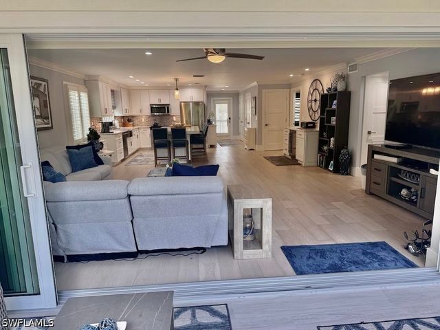 225 5th AVE S 103, Naples, FL 34102