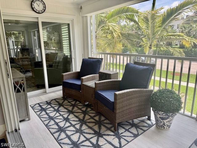 225 5th AVE S 103, Naples, FL 34102