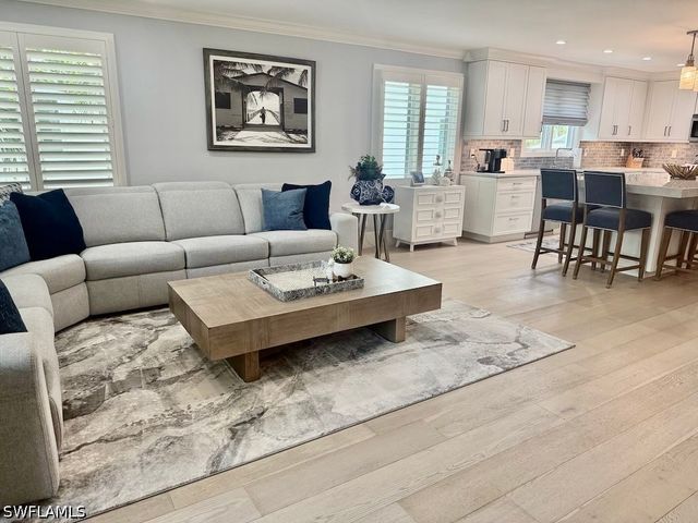 225 5th AVE S 103, Naples, FL 34102
