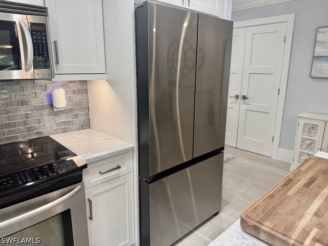 225 5th AVE S 103, Naples, FL 34102