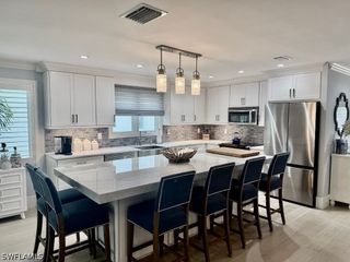 225 5th AVE S 103, Naples, FL 34102