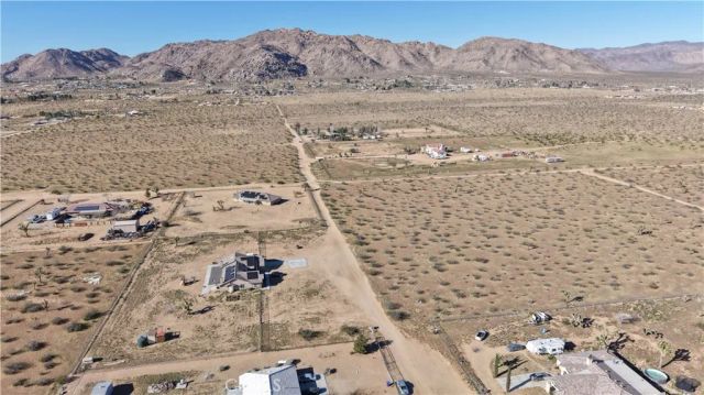 111 Mustang Ave, Apple Valley, CA 92307
