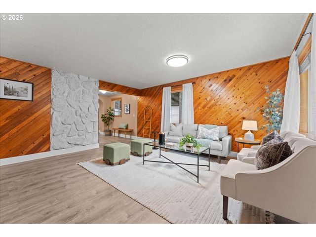 1620 Se 176TH Ave, Portland, OR 97233