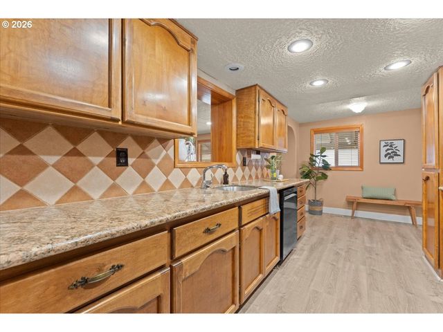 1620 Se 176TH Ave, Portland, OR 97233