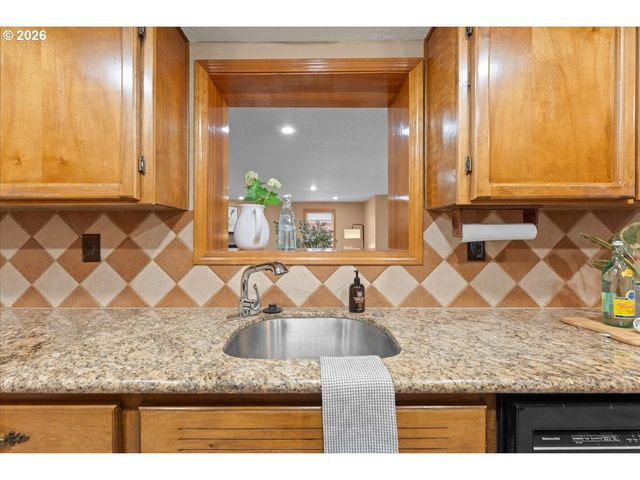 1620 Se 176TH Ave, Portland, OR 97233