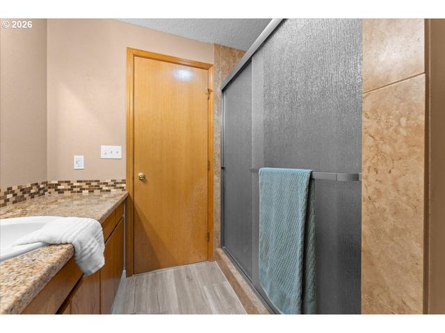 1620 Se 176TH Ave, Portland, OR 97233