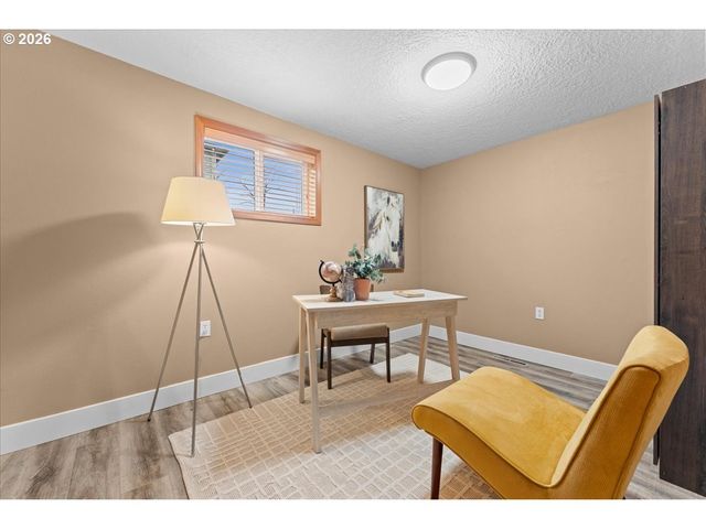 1620 Se 176TH Ave, Portland, OR 97233