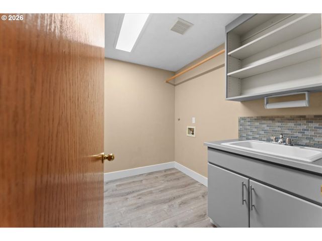 1620 Se 176TH Ave, Portland, OR 97233