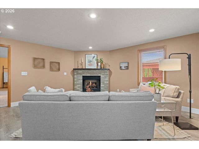 1620 Se 176TH Ave, Portland, OR 97233