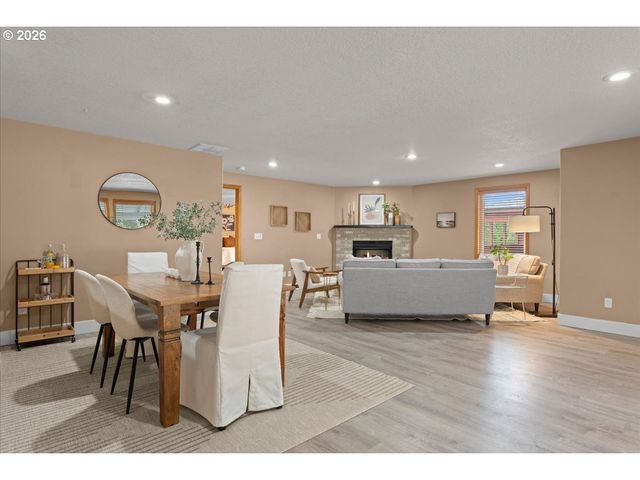 1620 Se 176TH Ave, Portland, OR 97233