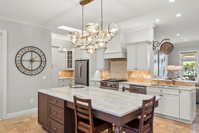 2028 ILLINOIS AVENUE NE, St Petersburg, FL 33703