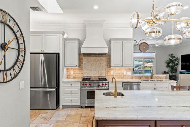 2028 ILLINOIS AVENUE NE, St Petersburg, FL 33703