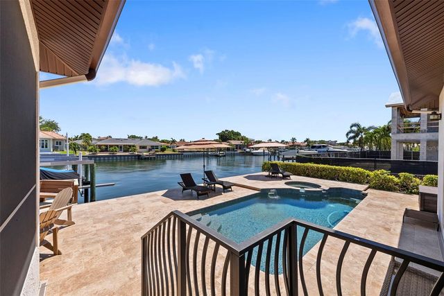 2028 ILLINOIS AVENUE NE, St Petersburg, FL 33703