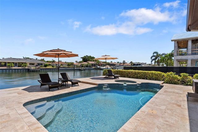 2028 ILLINOIS AVENUE NE, St Petersburg, FL 33703