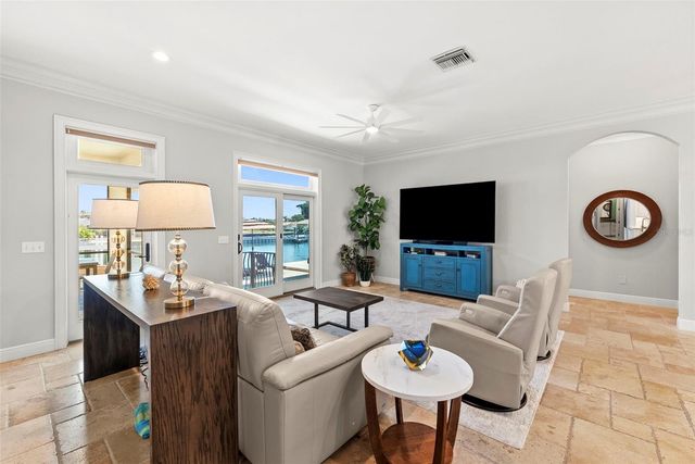 2028 ILLINOIS AVENUE NE, St Petersburg, FL 33703