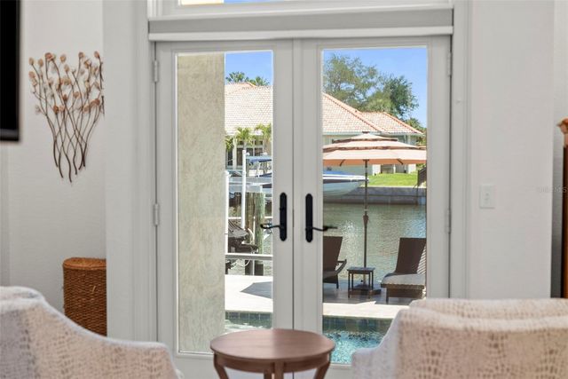 2028 ILLINOIS AVENUE NE, St Petersburg, FL 33703