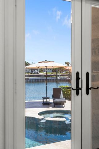 2028 ILLINOIS AVENUE NE, St Petersburg, FL 33703