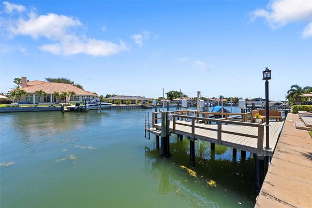 2028 ILLINOIS AVENUE NE, St Petersburg, FL 33703