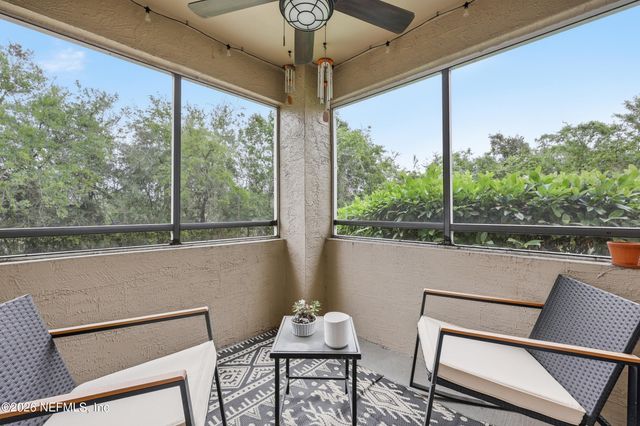 1701 THE GREENS Way 1913, Jacksonville Beach, FL 32250