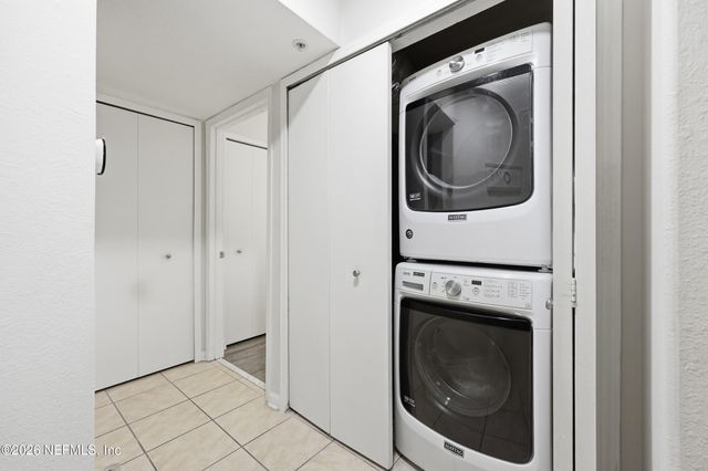 1701 THE GREENS Way 1913, Jacksonville Beach, FL 32250