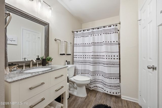 1701 THE GREENS Way 1913, Jacksonville Beach, FL 32250