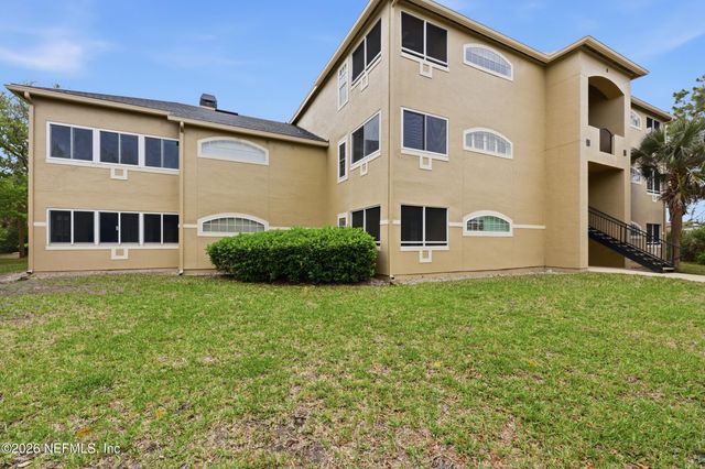 1701 THE GREENS Way 1913, Jacksonville Beach, FL 32250