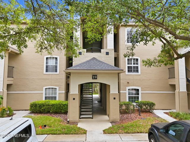 1701 THE GREENS Way 1913, Jacksonville Beach, FL 32250