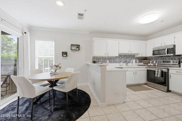 1701 THE GREENS Way 1913, Jacksonville Beach, FL 32250