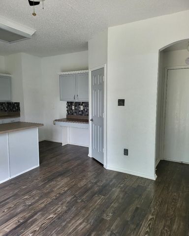 513 Pineview Lane, Fort Worth, TX 76140