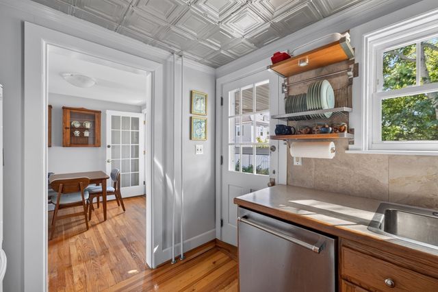 10 West St, New Bedford, MA 02740