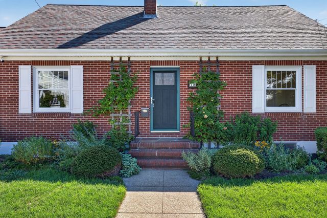 10 West St, New Bedford, MA 02740